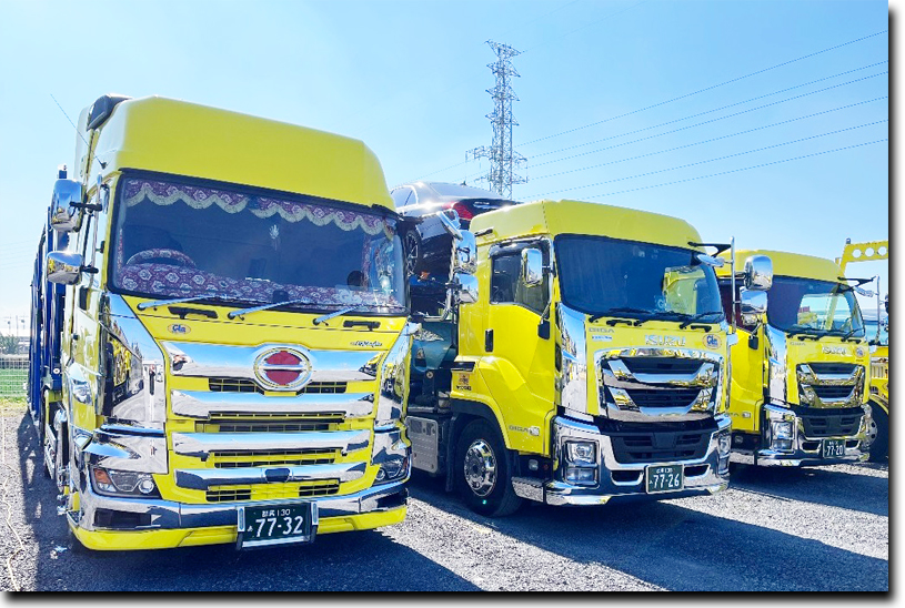 イエローに統一された新車のキャリアカー